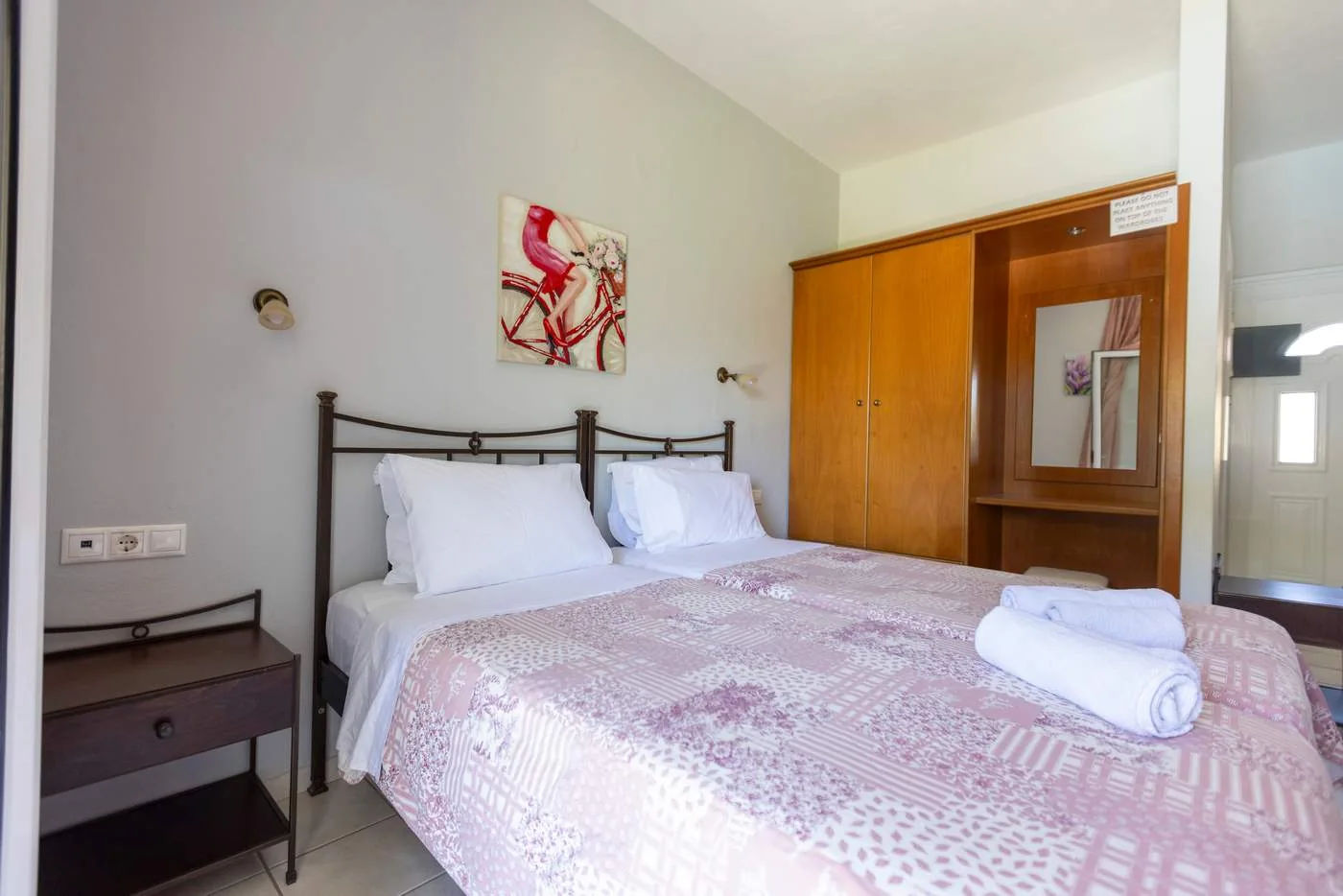 Double studio with wardrobe and mirror