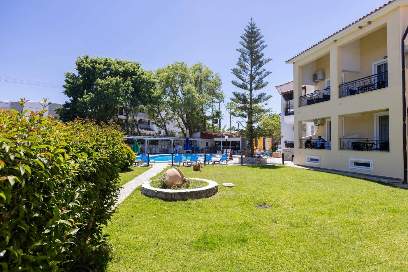 Garden and studios at Edem