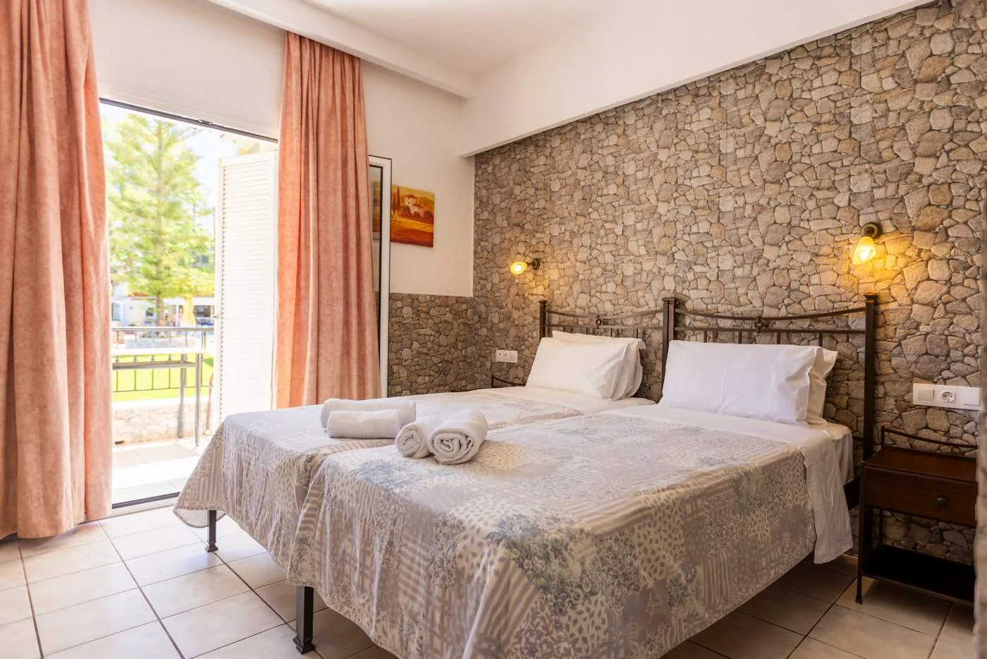 Studio with a balcony and stone-pattern feature wall