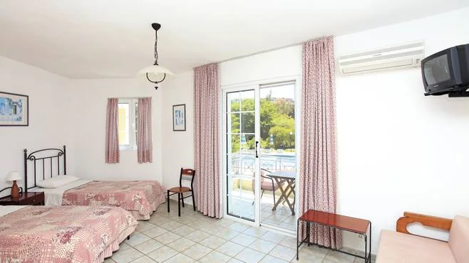 Twin studio with balcony access