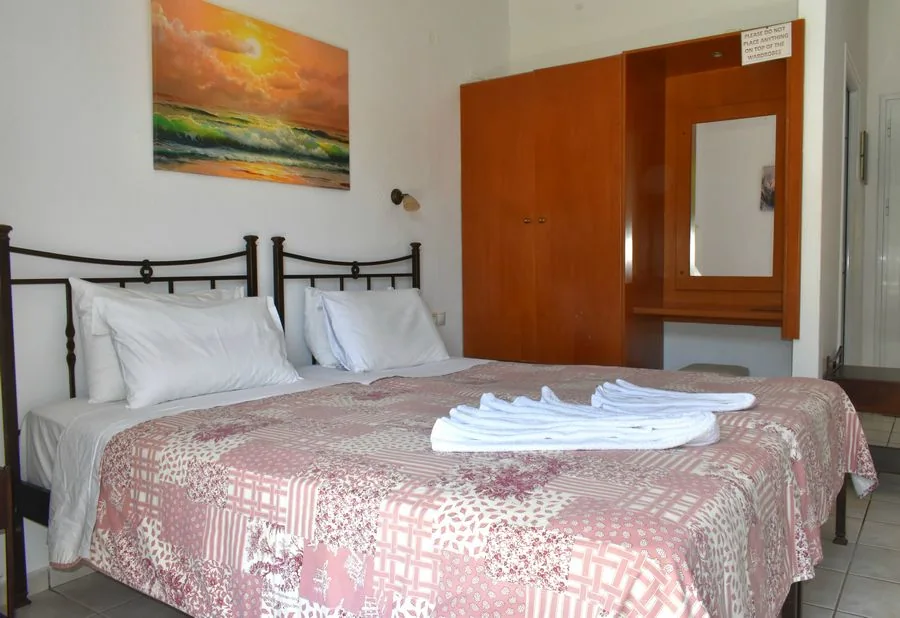 Double studio with bedside table