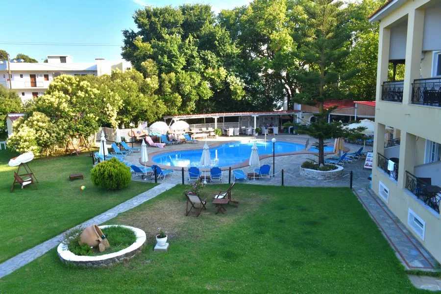 Garden and pool between the studios