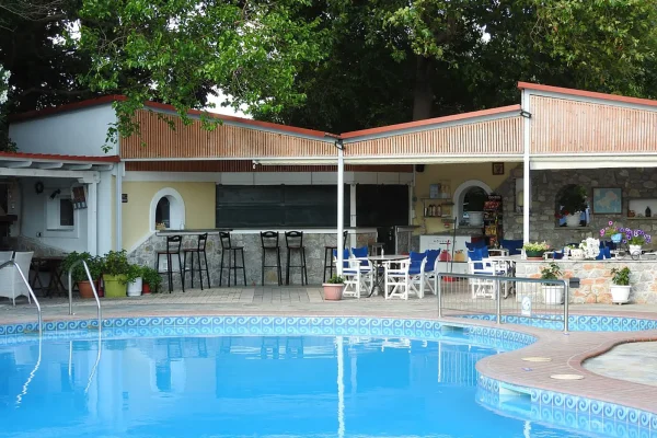 pool-and-bar-area